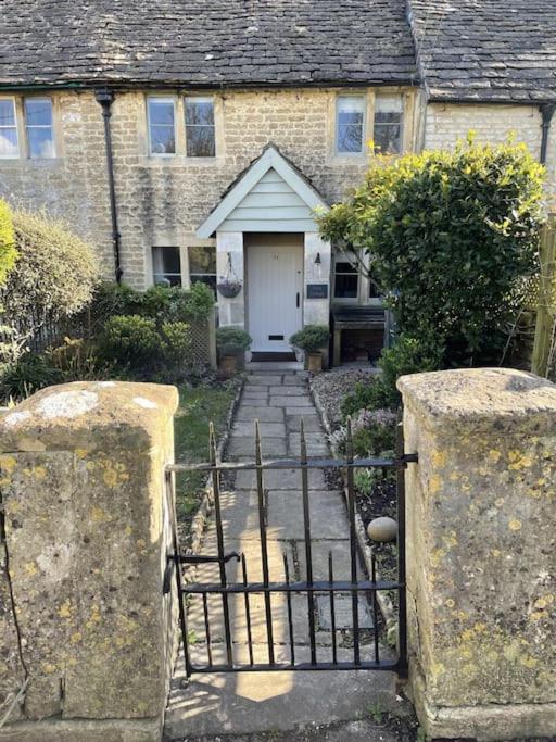 Hebe Cottage - Idyllic And Homely With Attention To Detail Atworth Esterno foto