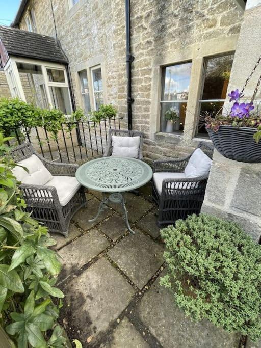 Hebe Cottage - Idyllic And Homely With Attention To Detail Atworth Esterno foto