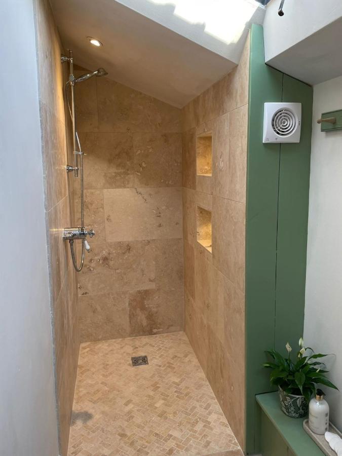 Hebe Cottage - Idyllic And Homely With Attention To Detail Atworth Esterno foto
