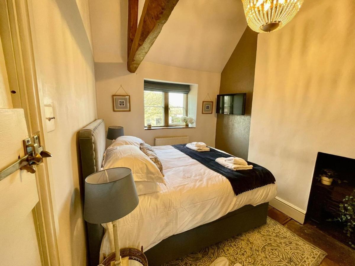 Hebe Cottage - Idyllic And Homely With Attention To Detail Atworth Esterno foto