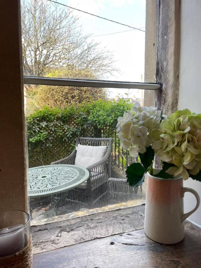 Hebe Cottage - Idyllic And Homely With Attention To Detail Atworth Esterno foto