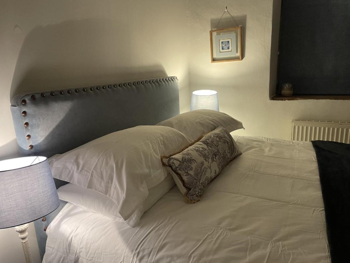 Hebe Cottage - Idyllic And Homely With Attention To Detail Atworth Esterno foto