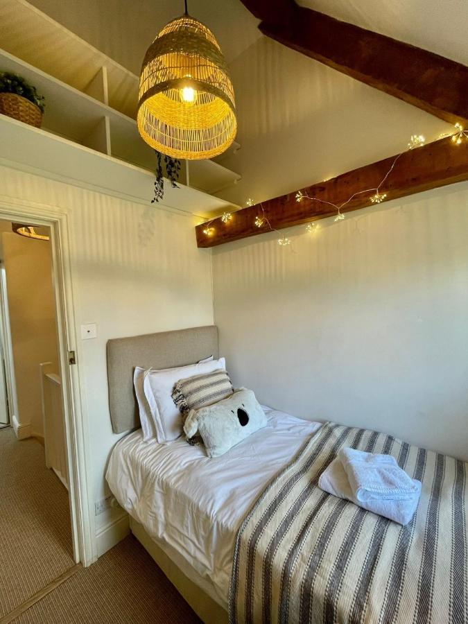 Hebe Cottage - Idyllic And Homely With Attention To Detail Atworth Esterno foto