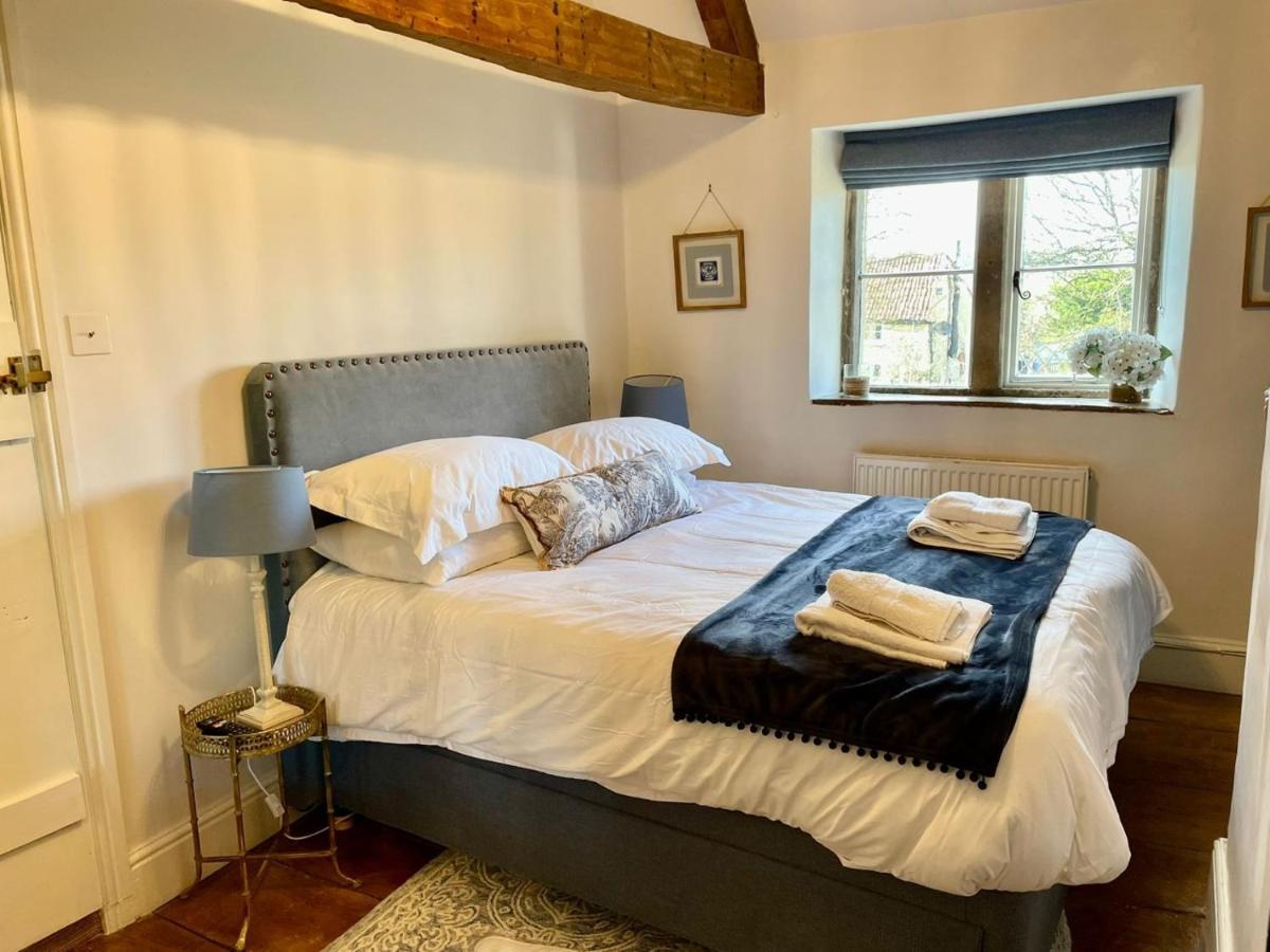 Hebe Cottage - Idyllic And Homely With Attention To Detail Atworth Esterno foto