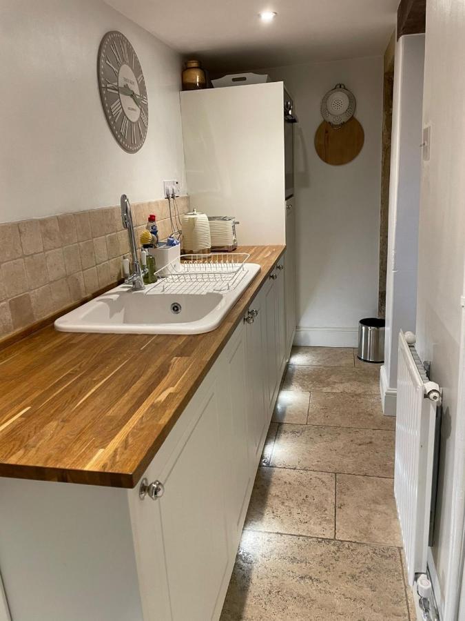Hebe Cottage - Idyllic And Homely With Attention To Detail Atworth Esterno foto