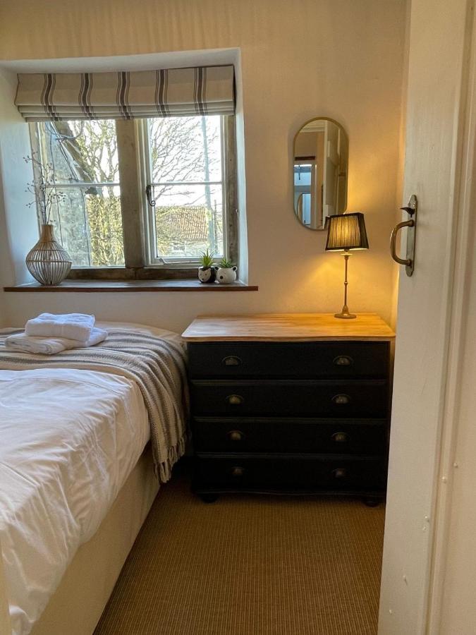 Hebe Cottage - Idyllic And Homely With Attention To Detail Atworth Esterno foto