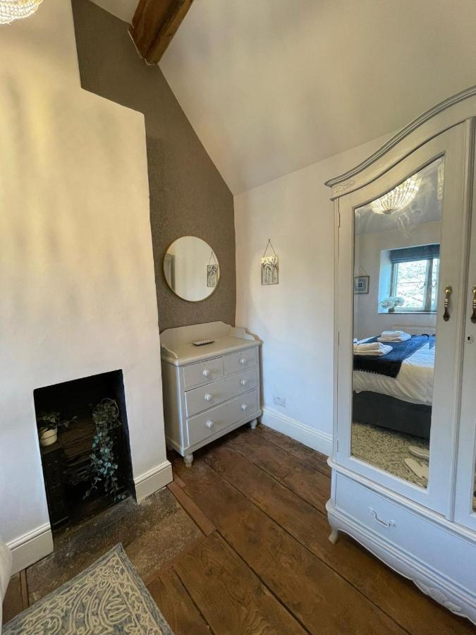 Hebe Cottage - Idyllic And Homely With Attention To Detail Atworth Esterno foto