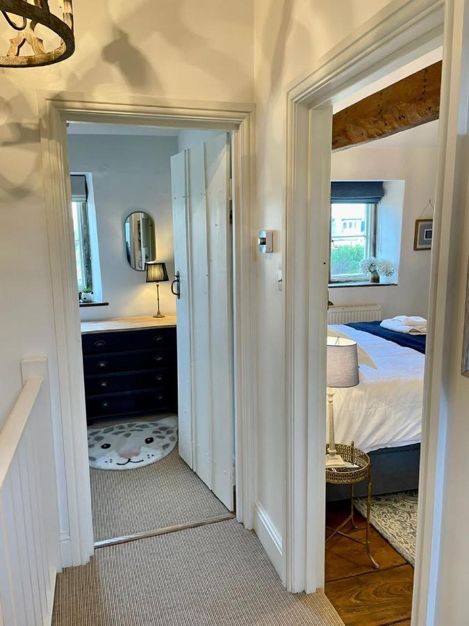 Hebe Cottage - Idyllic And Homely With Attention To Detail Atworth Esterno foto