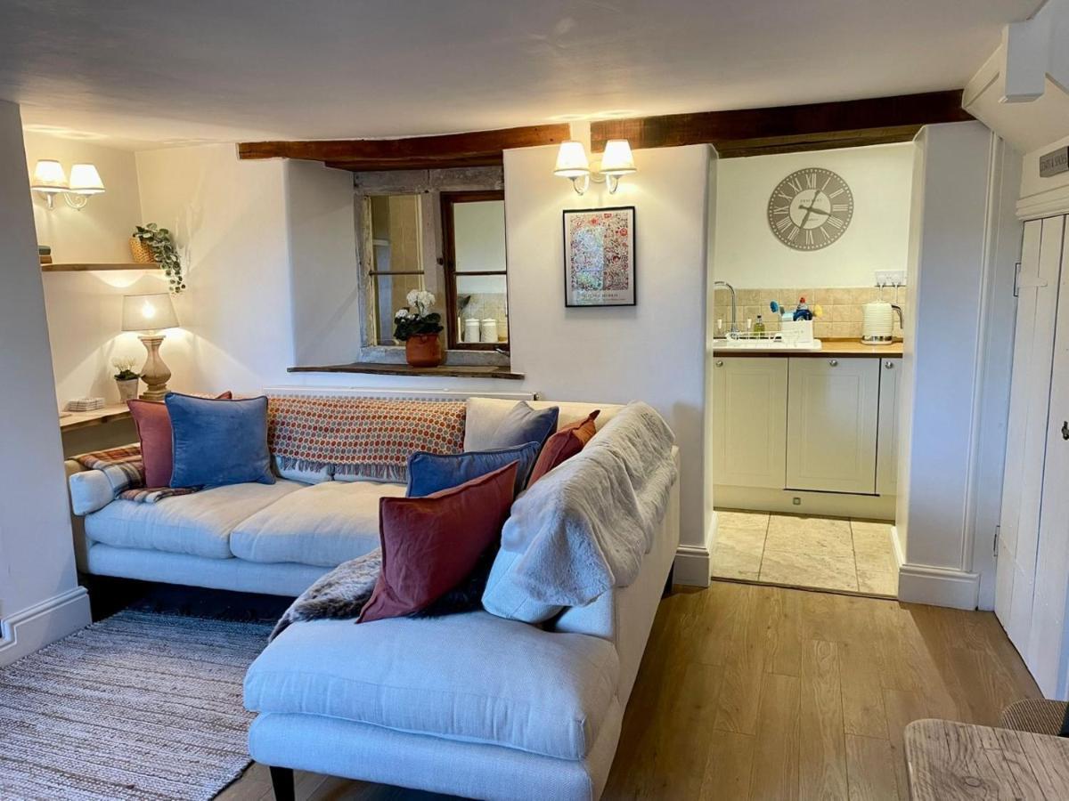 Hebe Cottage - Idyllic And Homely With Attention To Detail Atworth Esterno foto