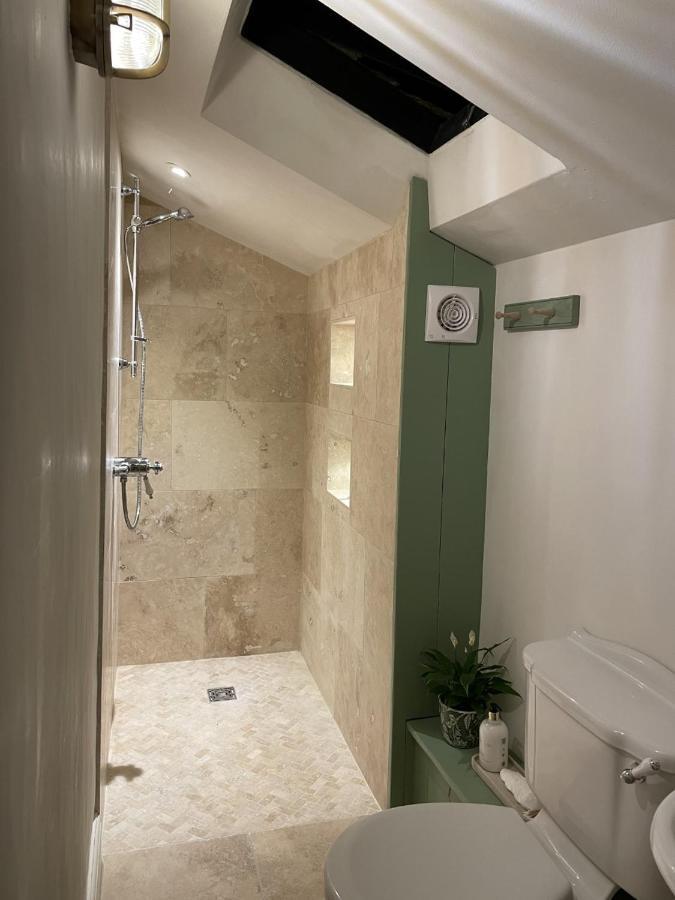 Hebe Cottage - Idyllic And Homely With Attention To Detail Atworth Esterno foto